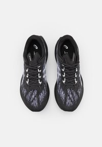ASICS NOVABLAST 3 - Väglöparskor - black/white