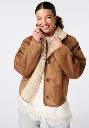 MS Mode, MS MODE COAT NOT TRANSLATED - Imitatieleren jas - cognac