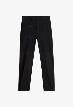 Pantaloni neri da esterno con design affusolato, multiple tasche con zip e una texture liscia. Tessuto resistente con cuciture rinforzate.