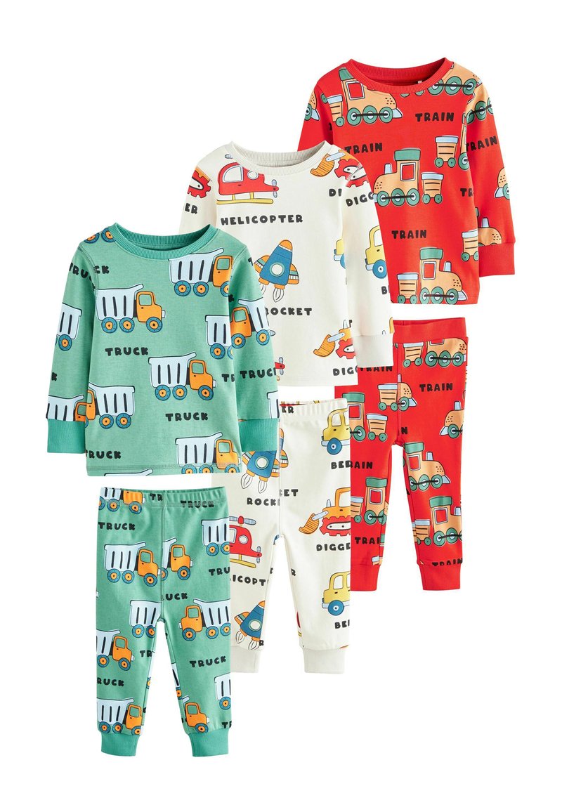 Quattro set di pigiami per bambini con stampe colorate a tema veicoli su morbido tessuto di cotone. I colori includono rosso, bianco, verde e blu.