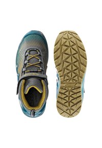 Scarpe da trekking leggere di colore blu con una tomaia testurizzata, dettagli grigi e rifiniture gialle; dotate di una suola in gomma con un motivo a trama triangolare.