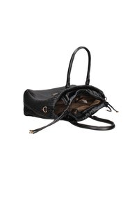 Sac fourre-tout noir tissé avec des accents en cuir lisse, fermeture à cordon, deux poignées et une doublure intérieure douce. Doté de quincaillerie en ton doré.