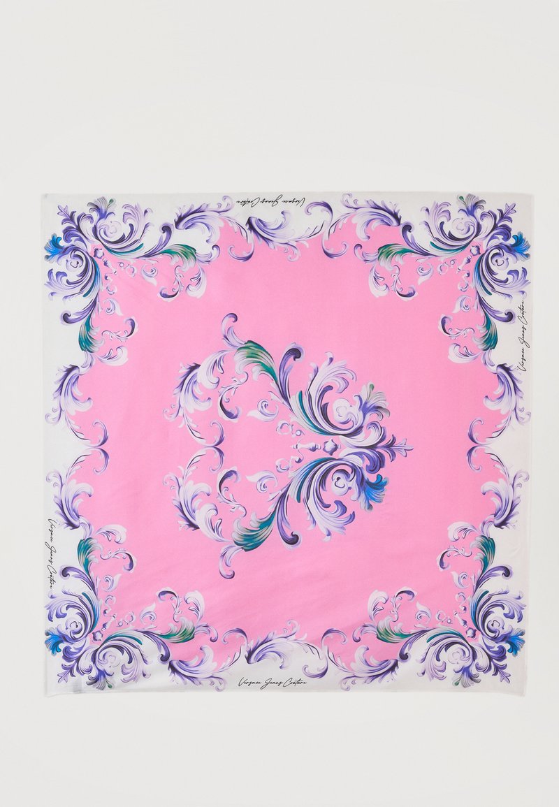 Ροζ τετράγωνο φουλάρι με κομψά μωβ, πράσινα και μπλε λουλουδάτα μπαρόκ σχέδια και λευκά περιθώρια.