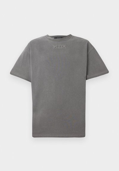 T-shirt en coton gris à manches courtes, col rond et logo de la marque en relief sur le devant. Texture lisse et coupe décontractée.