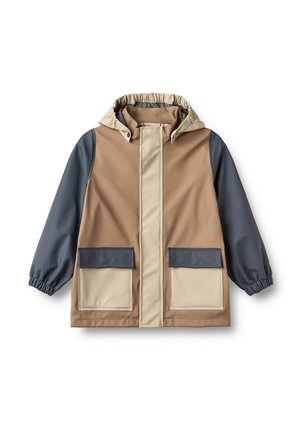Veste à capuche marron et beige avec manches gris foncé, fermeture éclair avant recouverte d'un rabat beige, et deux poches beiges avec rabats gris foncé.