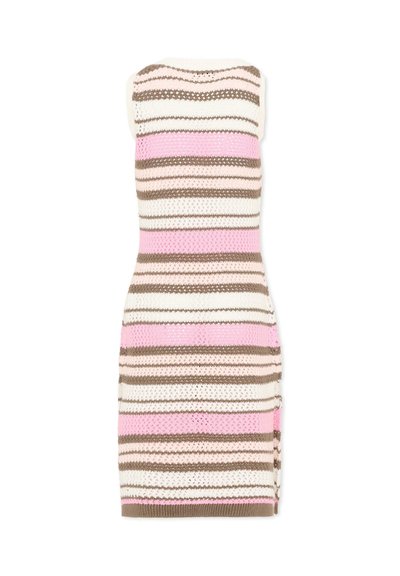 Robe en maille sans manches à rayures horizontales rose, blanche et marron, avec une silhouette ajustée et une fente latérale.