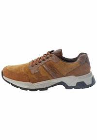 Braune Wildleder- und Leder-Sneaker mit einer strukturierten Oberseite, kontrastierenden Schnürsenkeln und einer robusten Gummisohle mit dickem Absatz.