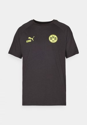 Schwarzes Baumwoll-T-Shirt mit kurzen Ärmeln, mit gelbem Puma-Logo, dem Text "KING" und einem kreisförmigen BVB 09-Emblem auf der Vorderseite.