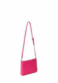 Borsa a tracolla sintetica rosa di forma rettangolare, con texture liscia, tracolla regolabile e dettagli in metallo.
