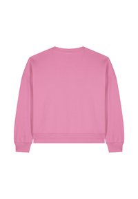 Effen roze lange mouwen trui met een ronde hals, met ribgebreide boorden en onderkant, gezien vanaf de achterkant op een witte achtergrond.