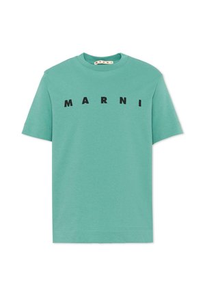 T-shirt a maniche corte verde acqua con lettere nere MARNI stampate sul petto, esposta su uno sfondo bianco semplice.