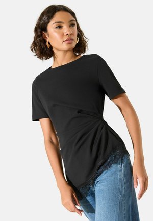 REGULAR FIT - HEM ASYMMETRIC - Trükipildiga T-särk - black lace