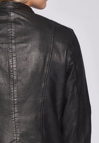 Maze Skinnjacka - black
