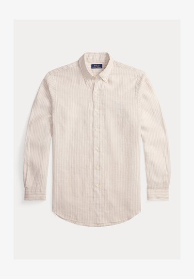 Chemise beige à manches longues avec fines rayures blanches verticales, col boutonné et boutons le long du centre avant.