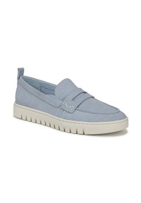 Scarpe slip-on azzurre chiare con tessuto testurizzato, dotate di una punta ampia, dettagli cuciti e una spessa suola in gomma bianca.