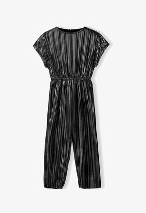 Mono metálico negro con mangas cortas, cintura elástica y pliegues verticales, que presenta un escote redondo y piernas anchas y recortadas.