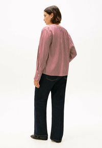 Tommy Hilfiger CURVE GATHERED V-NECK PRINT - Bluse - red