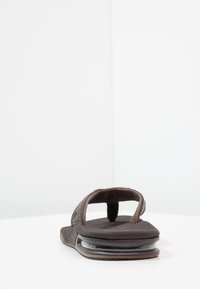 Thumbnail Image 4