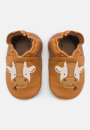 FUNNY COW UNISEX - Chaussons pour bébé - camel marron