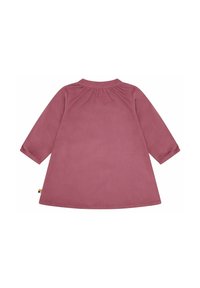 Langsleeve jurk, gedempt roze stof met een gladde textuur, ronde kraag, geraffineerde achterkant en een subtiele logo tag aan de zoom.