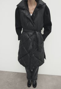 Massimo Dutti Weste - black