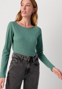 Marc O'Polo LONG SLEEVE BOAT NECK - Top dugih rukava - smooth green