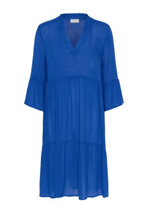 Blå, lagdelt kjole laget av lett stoff. Har en volangkrage og utsvingte ermer, med en løs passform for komfort.