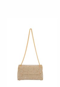 Perlebesat beige clutch taske med spiral mønster, guldkæde-rem, blød tekstur, rektangulær form og klaplukning.