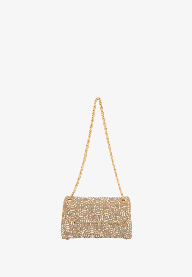 Perlebesat beige clutch taske med spiral mønster, guldkæde-rem, blød tekstur, rektangulær form og klaplukning.