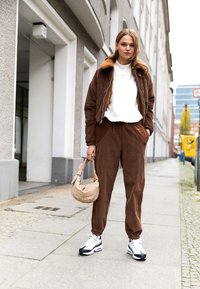 Nike Sportswear Trainingsbroek - brown ale brown