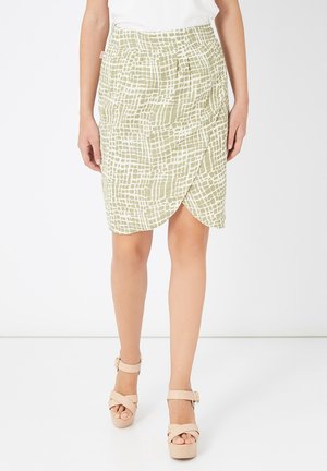 CON ESTAMPADO MODERNO Y BAJO REDONDEADO - Falda cruzada - verde