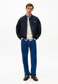Tommy Hilfiger TEXTURED CREW NECK - Jumper - ivory petal