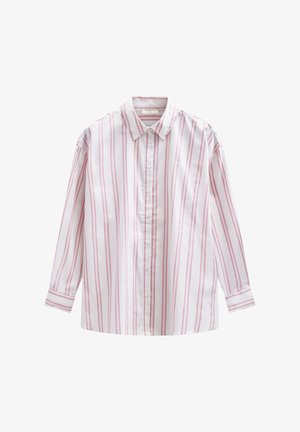 Witte overhemd met lange mouwen, roze verticale strepen en een klassieke kraag, weergegeven op een witte achtergrond.