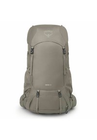 Grijze Osprey Renn 65 rugzak met een gladde stof, meerdere banden, mesh zijzakken en een bovenflap met het merkembleem.