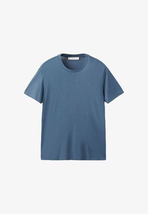 Bawełniany t-shirt z okrągłym dekoltem w miękkim niebieskim kolorze, z krótkimi rękawami i swobodnym krojem, charakteryzujący się prostą, gładką teksturą bez wzorów.