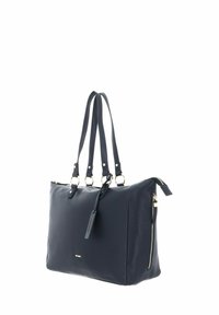 Sac fourre-tout en cuir bleu marine avec poignées supérieures doubles, accents en métal doré et détail de fermeture éclair sur le côté. Texture lisse, forme rectangulaire, branding minimal.