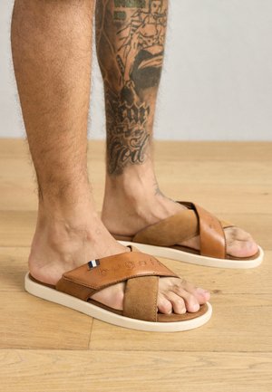DEREK - Mules - cognac