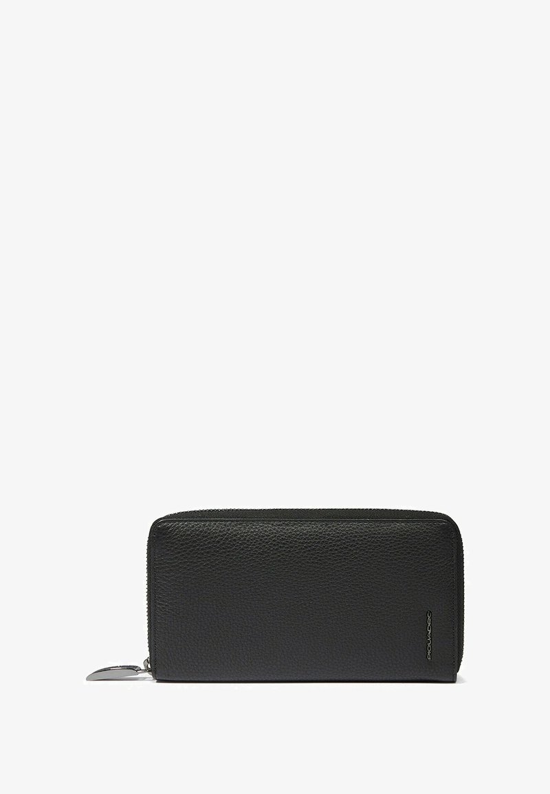 Portefeuille en cuir noir avec une finition texturée, forme rectangulaire, fermeture éclair et un accent métallique sur la tirette.