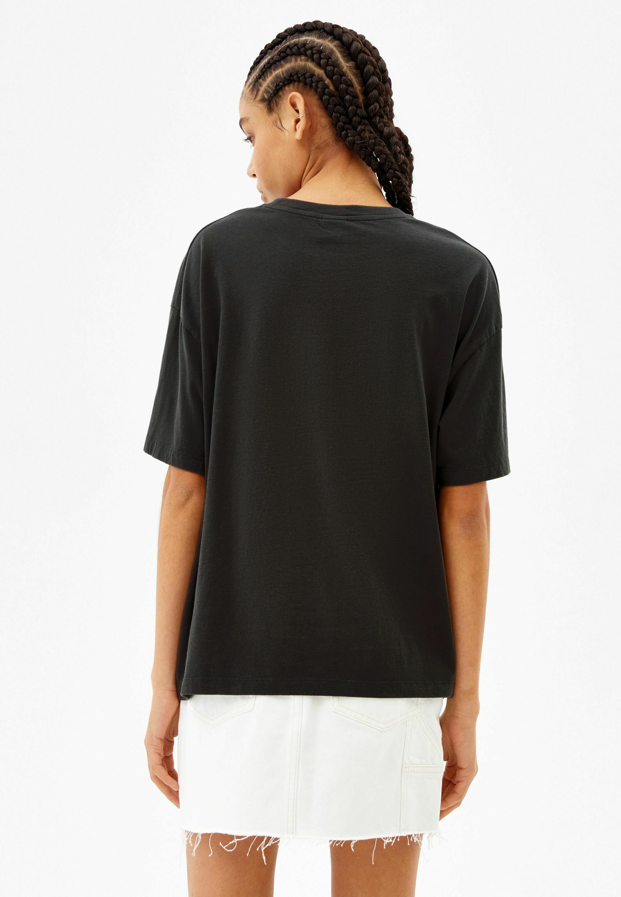 short sleeve black tee