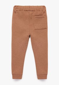 Pantalon de survêtement marron avec une texture douce, taille élastique, jambes fuselées et une poche plaquée sur l'arrière droit.