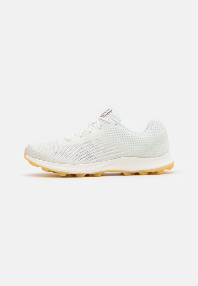 MTL SKYFIRE UNDYED - Trail hardloopschoenen - white