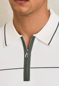 Reiss REGULAR FIT - BRADFORD HALF TIPPED - Bluză polo - white/green