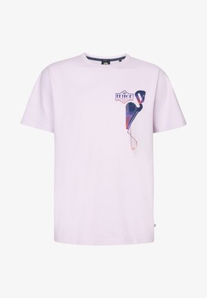 T-shirt en coton violet clair avec un imprimé graphique d'un oiseau et un logo sur la poitrine gauche. Col rond classique et manches courtes.