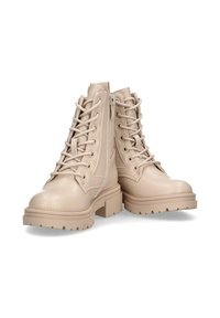 Botines de ante beige con enfrente con cordones, cremallera lateral, suela gruesa y acabado texturizado; presenta costuras prominentes y un diseño minimalista.