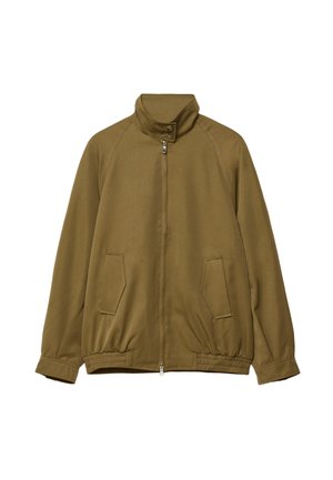 Giacca verde oliva realizzata in tessuto liscio, con colletto alto, zip frontale, due tasche laterali e orlo e polsini elasticizzati.