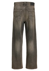 Jeans in denim a gamba larga in un lavaggio nero sbiadito, con due tasche posteriori, cuciture visibili e una finitura testurizzata.