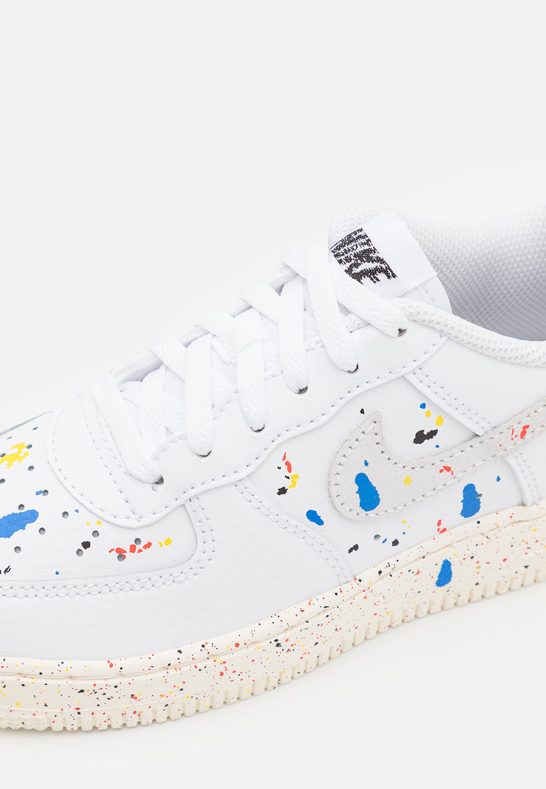 white air force 1 lv8