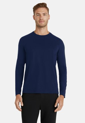 Marineblauw T-shirt met lange mouwen, gemaakt van zachte stof, met een ronde hals en een comfortabele pasvorm. Eenvoudig ontwerp, zonder zichtbare patronen of accenten.