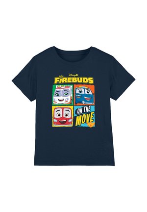 Marineblaues T-Shirt mit den farbenfrohen Gesichtern der Firebuds-Charaktere in Quadraten und dem Text "Firebuds On The Move" auf der Vorderseite.