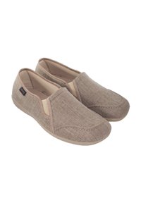 Zapatos de color beige sin cordones con una parte superior de tejido texturizado, paneles laterales elásticos y una suela de goma. Costuras reforzadas visibles a lo largo de los bordes.